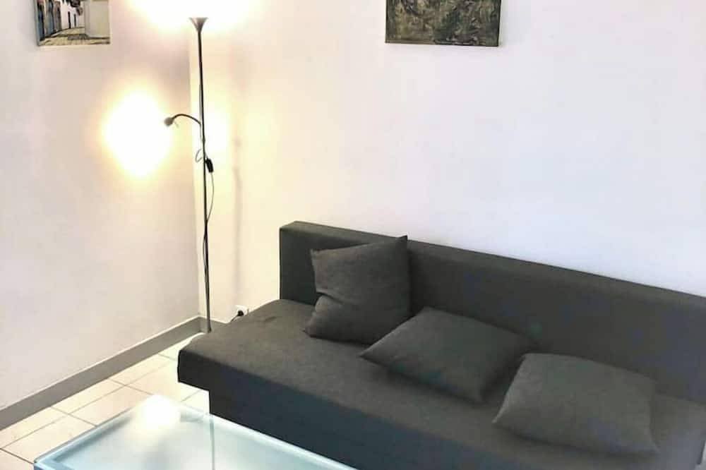 Entire apartment, Studio Paris, Créteil bord de Marne with Parking in Créteil, Val-de-Marne