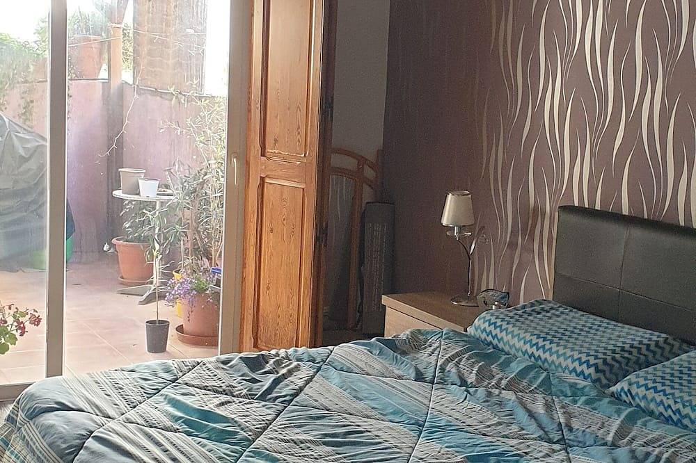 Appartement entier, 3 min to the beach, sunrise sunset,nice to walk on the cost , very good for swim in Luqa, Île de Malte