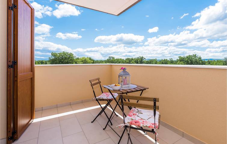 Schickes Apartment mit 2 Schlafzimmern, Pool, Terrasse und WLAN in der Nähe des Flusses Čikola in Dalmatinisches Zagora