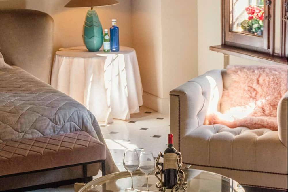 Just 5 minutes from the beach,  15 minutes from Barcelona, Luxury villa in Castelldefels, Baix Llobregat