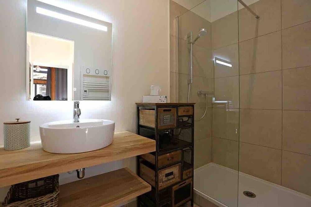 Appartement entier, Le Nid des Ecureuils in Pont-d'Ain, Ain