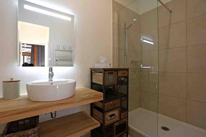 Gîte pour 5 personnes, avec jardin à Pont-d'Ain - 4