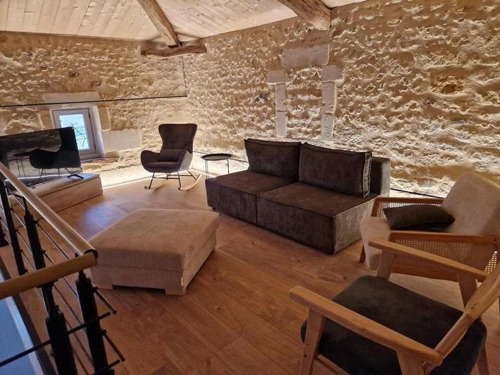 Location de vacances pour 11 personnes, avec vue ainsi que jardin et piscine, animaux acceptés à Chepniers