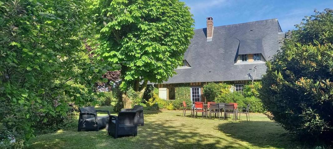 Location de vacances pour 4 personnes, avec vue et jardin à Angiens