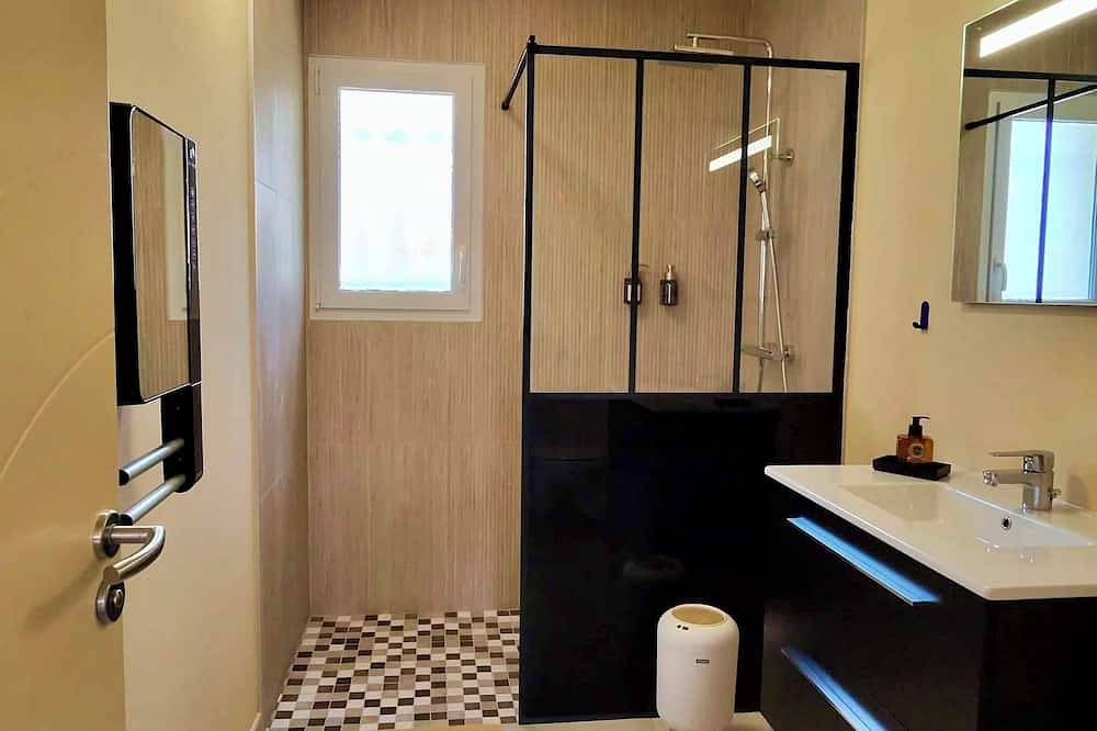 Chez Hamou et Julie, new modern house with swimming pool and boules pitch in Digne-les-Bains, Alpes-de-Haute-Provence