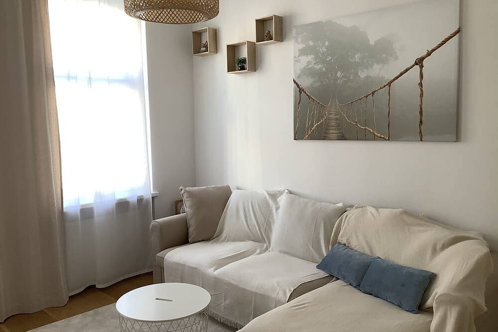 Apartamento inteiro, Free Wifi Netflix; newly furnished; Contactless: Early Check In / Late Check Out! in Viena, Floresta de Viena