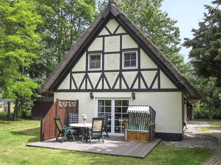 Ferienhaus für 4 Personen, mit Terrasse und Garten sowie Sauna in Nord - Rügen