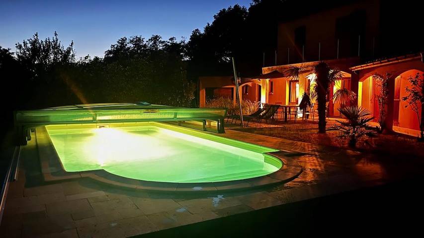 Location de vacances pour 6 personnes, avec piscine et jardin à Veyrignac - 3