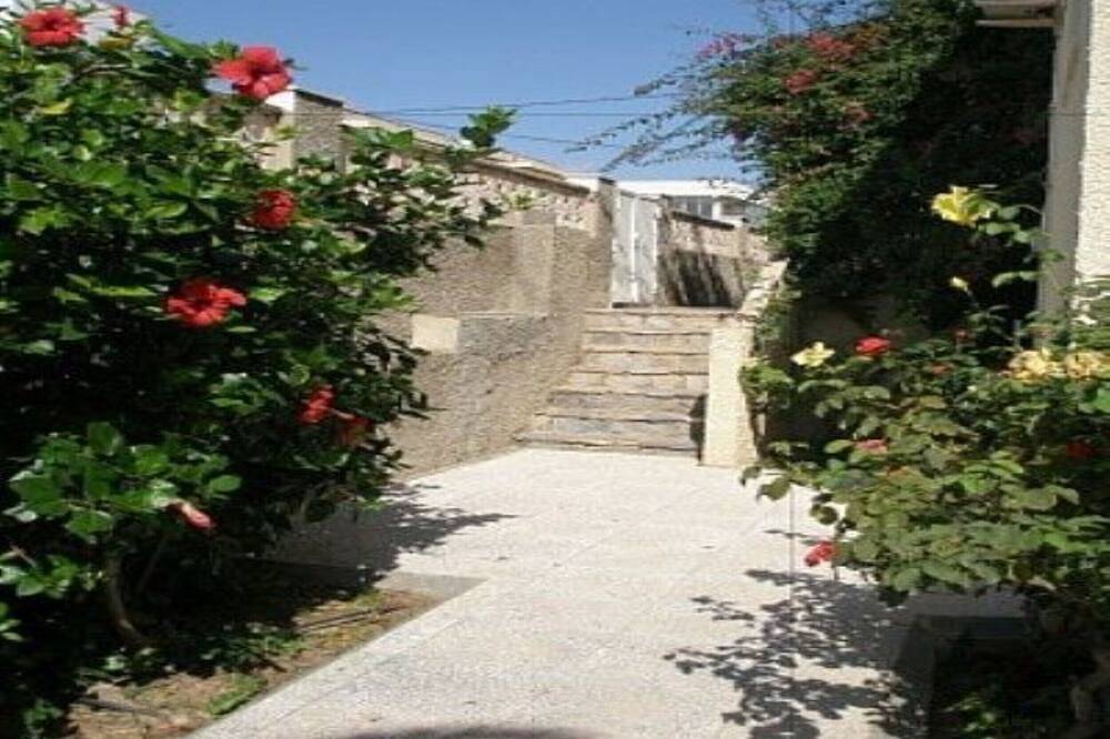Entire apartment, Bungalow for 4-5 people 50 m from the sandy beach in Playa Moncayo, Guardamar del Segura