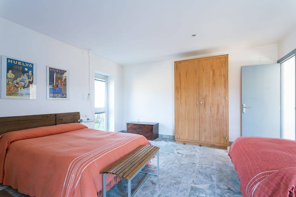 Entire apartment, Casa de las Latrinas Bajas, Baixo / bajo Guadiana in El Granado, Guadiana Valley Natural Park