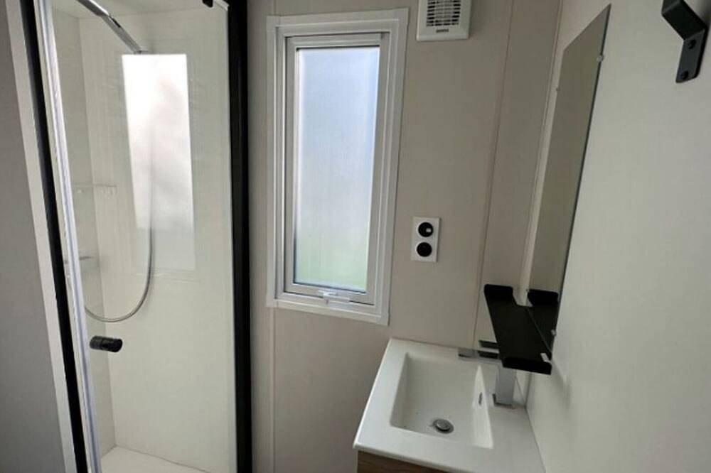 Casa móvil acogedora con terraza - 4 personas in Challes-les-Eaux, Chambéry region