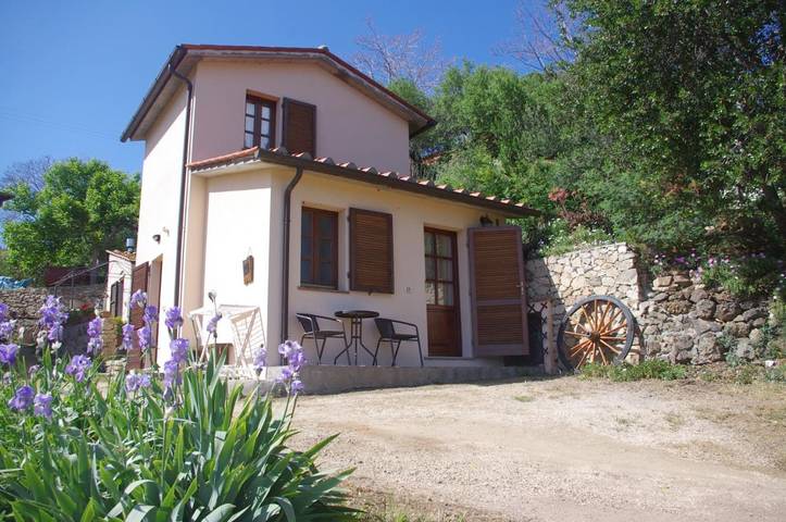 Agriturismo per 4 persone, con giardino e panorama, con animali domestici a Porto Azzurro