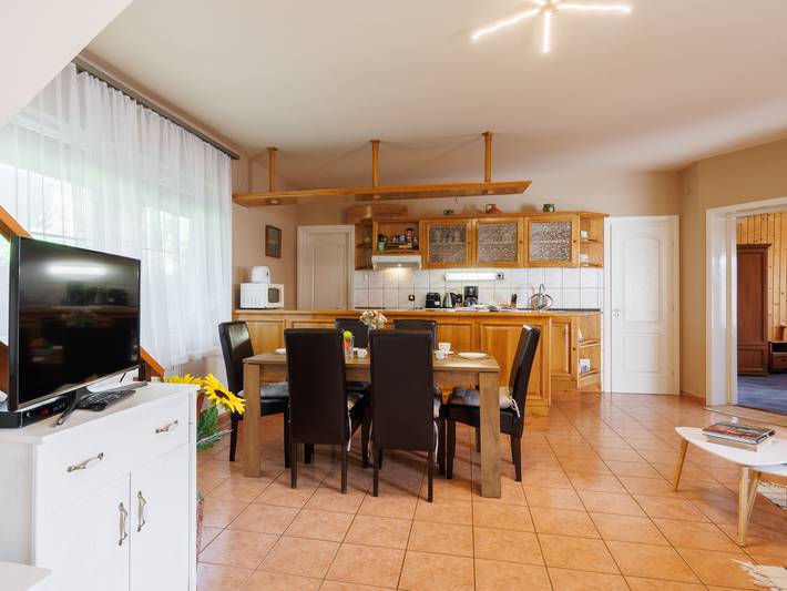 Ganze Wohnung, Baum in Fonjod, Plattensee Südufer