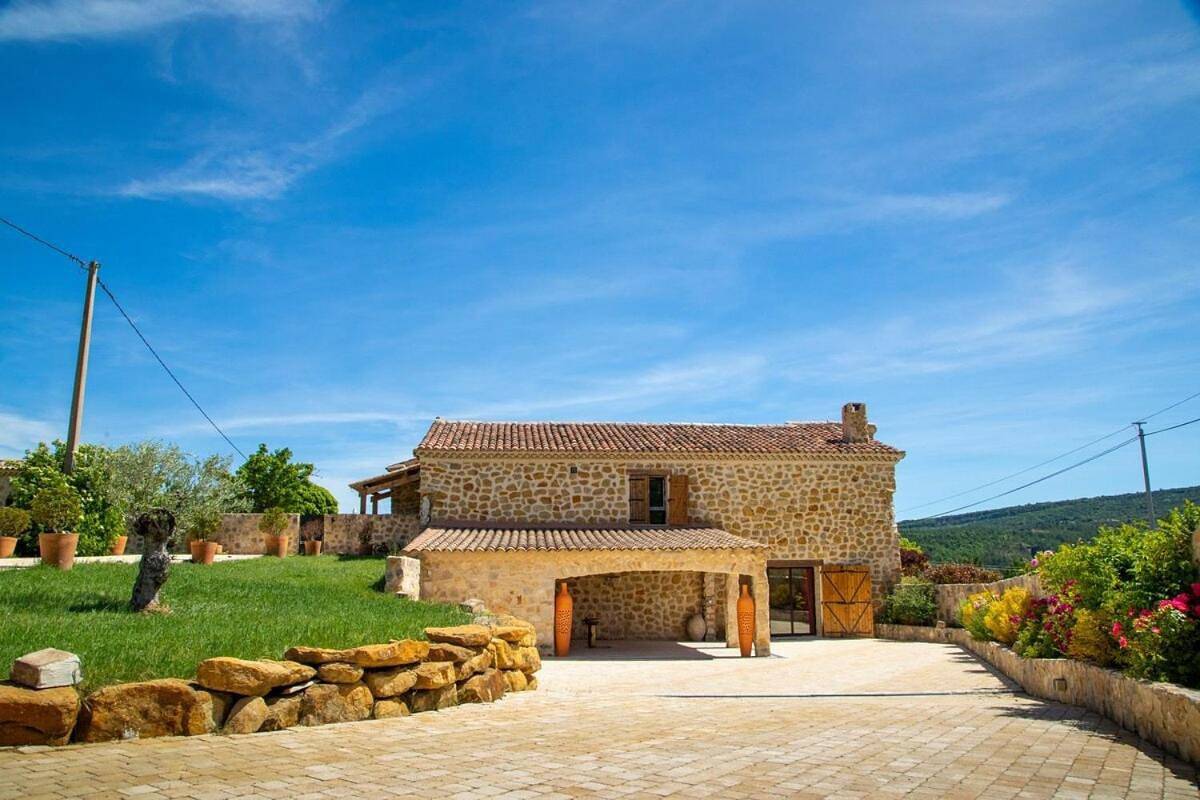 Appartement entier, La Fontaine Dorée - Jacuzzi, Piscine & Vue in Montlaux, Région de Forcalquier