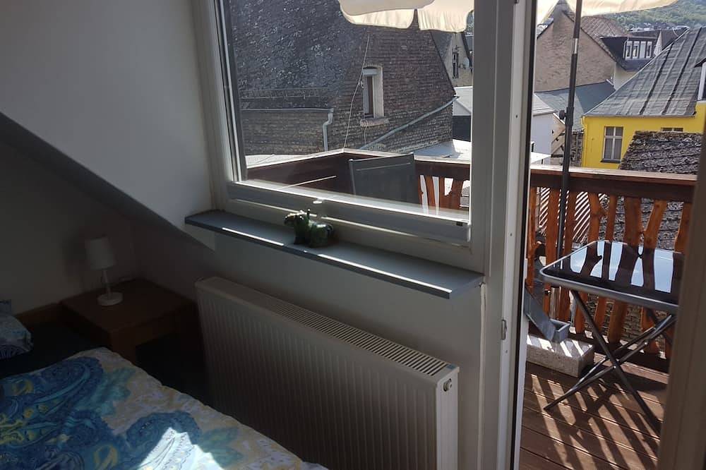 Ganze Wohnung, Nice apartment right on the Rhine; mountain-side balcony; centrally located in Kamp-Bornhofen, Mittelrhein