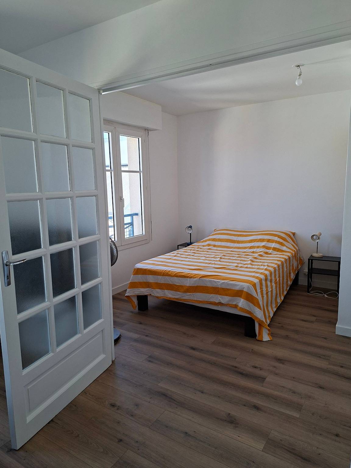 Entire apartment, "Entre Gare et Jardin" Apartment with Wi-Fi in Nantes, Nantes region