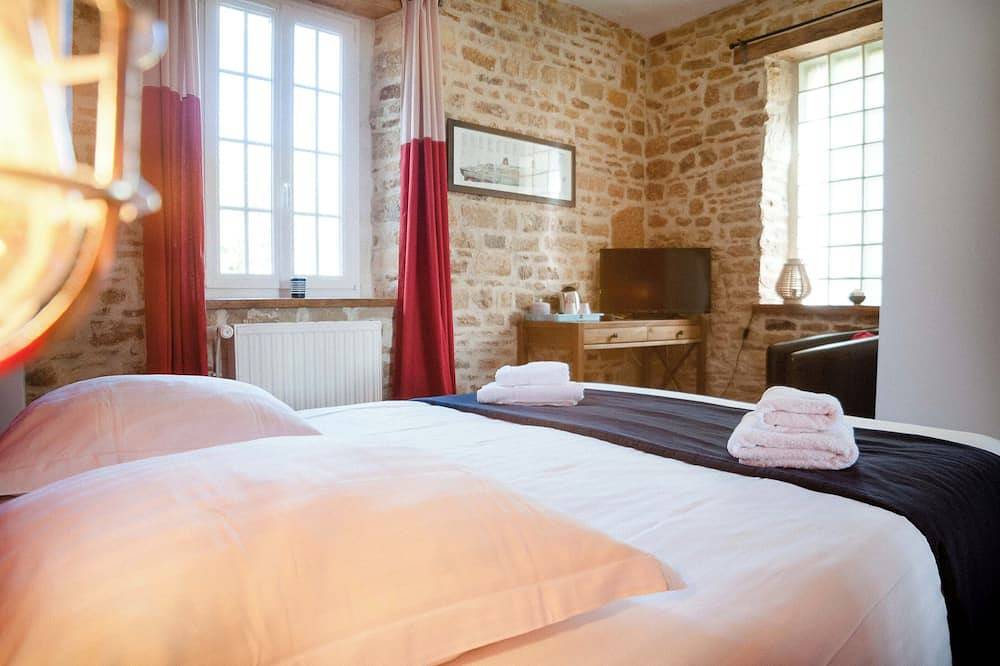 Great Ancient Renovated with fireplace and billiards in Saint-Benoît-de-l'Aure, Bayeux region