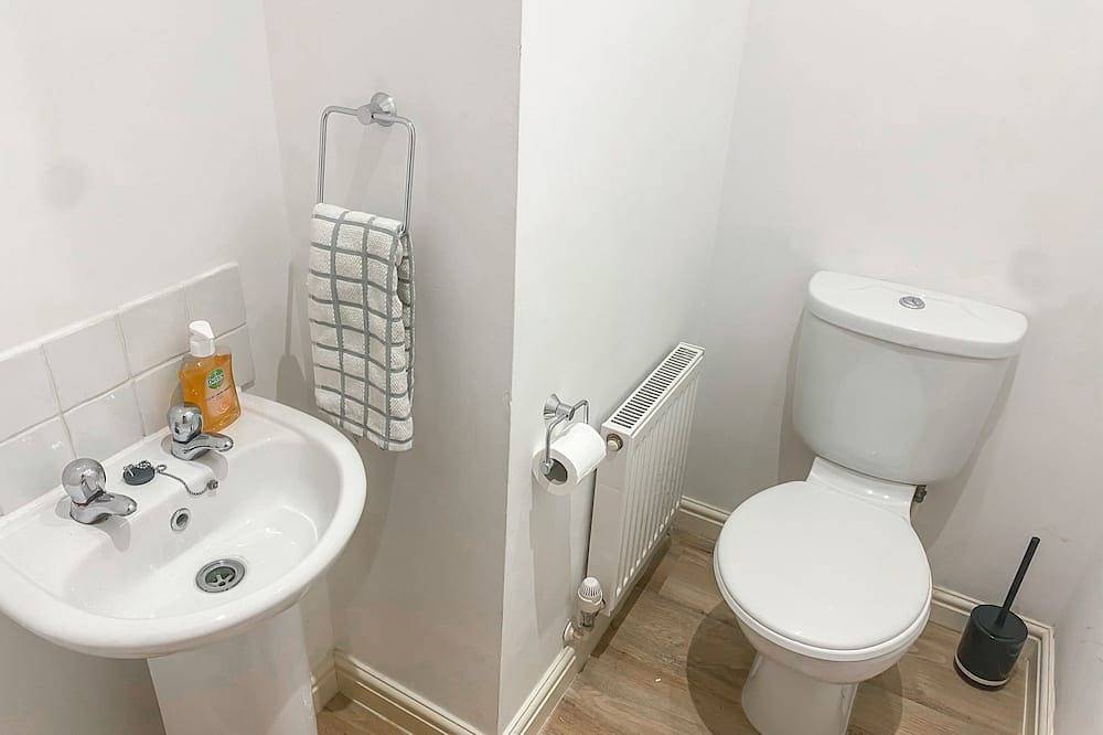 Moderno-Rural-Baño con bañera-Vista a la Ciudad-Gaia Lane in Staffordshire