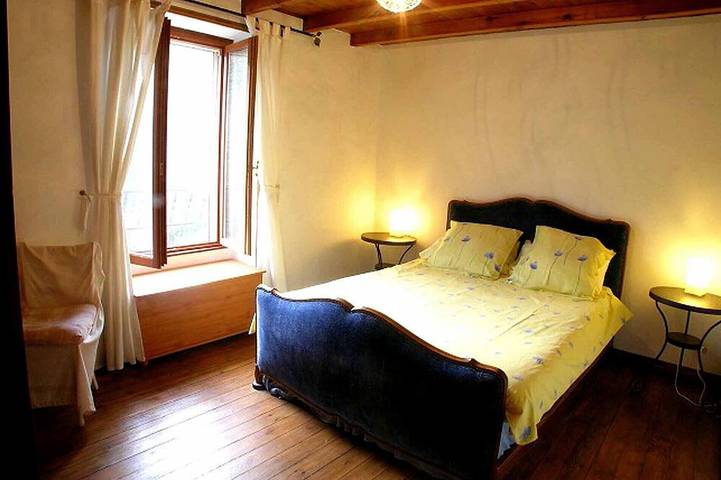 Gîte pour 17 personnes, avec jardin, animaux acceptés à Vernoux-en-Gâtine - 2