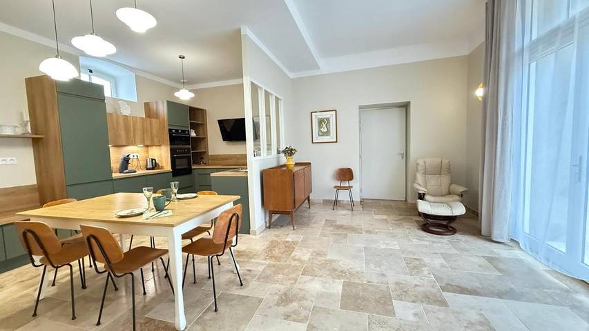 Chambre d’hôte pour 4 personnes, avec vue et terrasse ainsi que jardin et piscine à Cour-Cheverny - 2