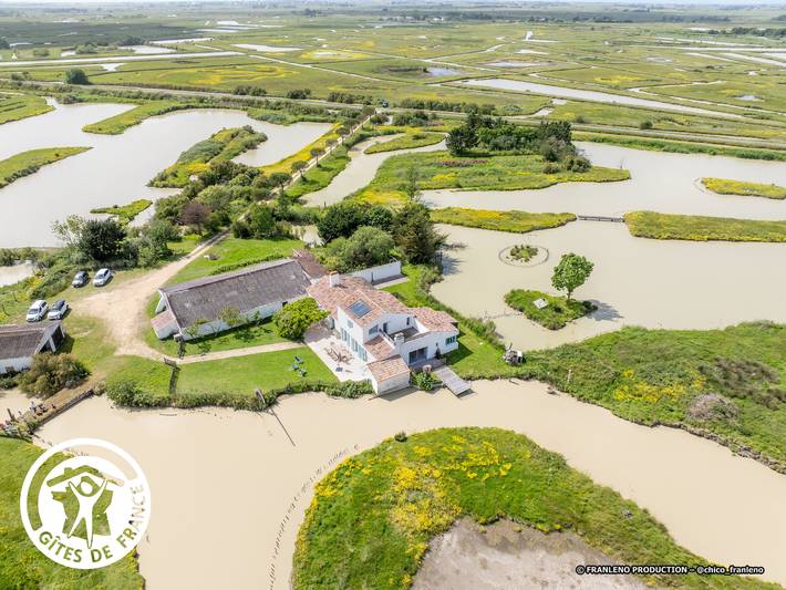 Gîte pour 11 personnes, avec Jacuzzi et Terrasse ainsi que Jardin et Sauna