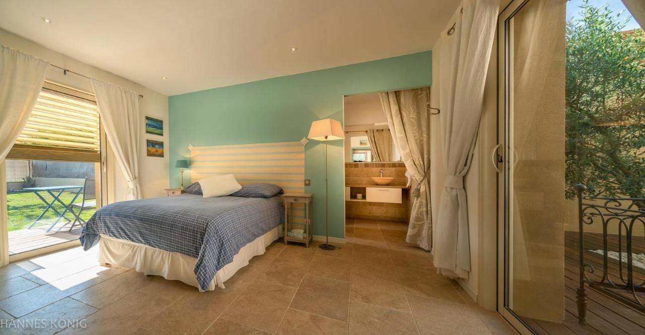 Deluxe Double Room with Shower in Forcalquier, Parc naturel régional du Luberon