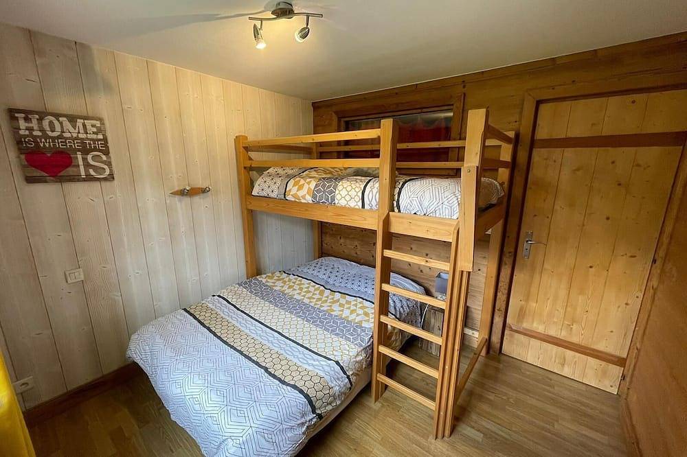 Appartement entier, Appartement rez de chaussée du chalet Cres avec piscine - jacuzzi in Serraval, Région d'Annecy