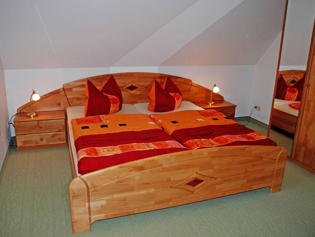 Ferienhaus Sonnenwinkel unterm Reetdach mit Sauna und Kamin in Altensien, Sellin