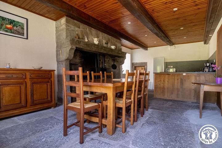Gîte pour 6 personnes, avec jardin dans Perpezat - 4