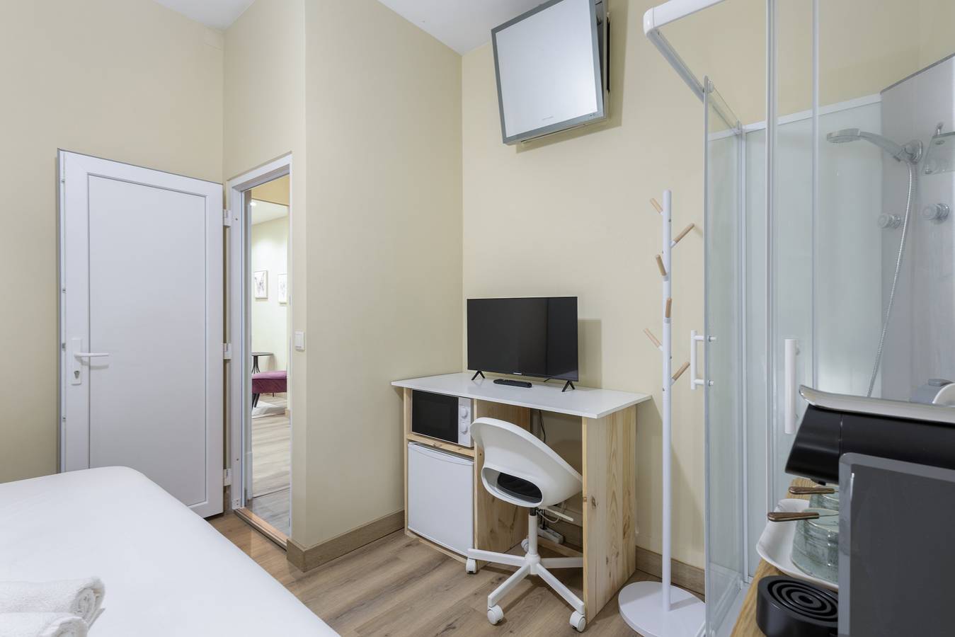 Entire holiday apartment, Lisbon Uptown Rooms V in Lisbon, Costa de Lisboa