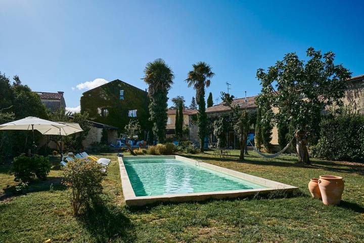 Location de vacances pour 19 personnes, avec Terrasse et Jardin ainsi que Piscine et Vue dans Saint-Gervais (Gironde)
