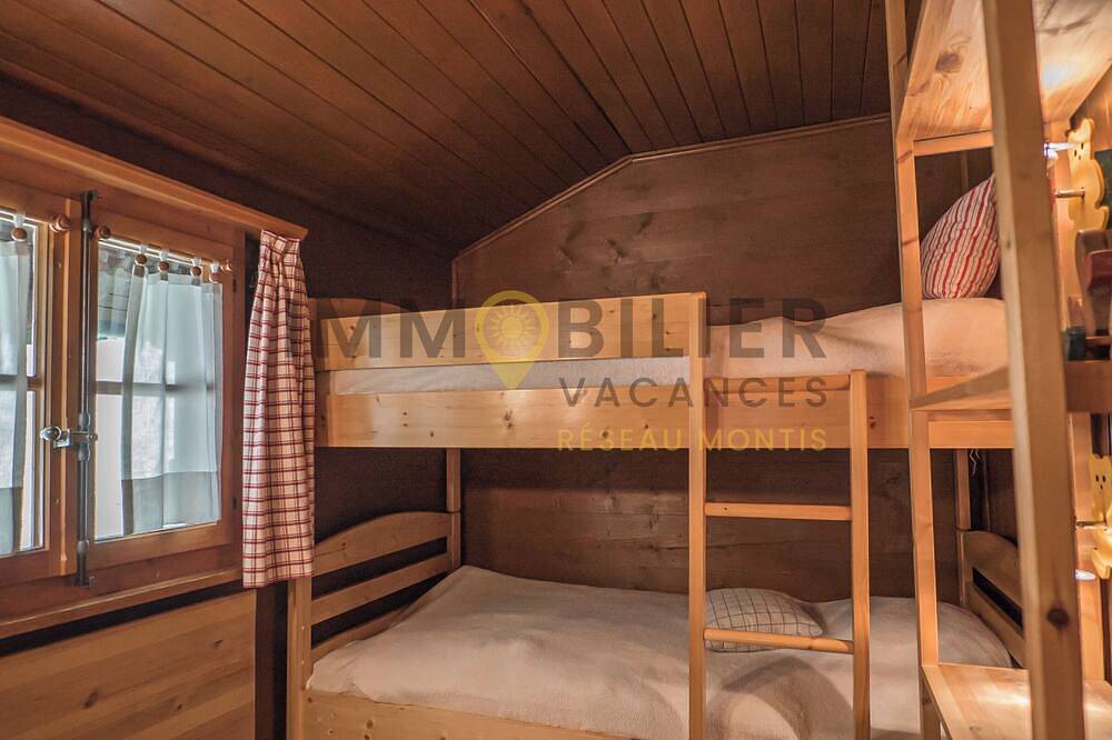 Charmant chalet, à deux pas du village et du bus navette, idéal pour 4 personnes. Très belle vue, or in Chandolin, Anniviers