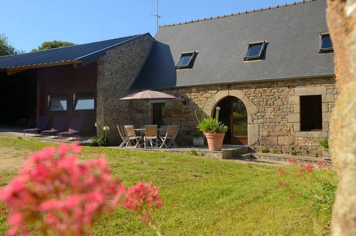 Gîte pour 8 personnes, avec Terrasse et Jardin à Ploulec'h
