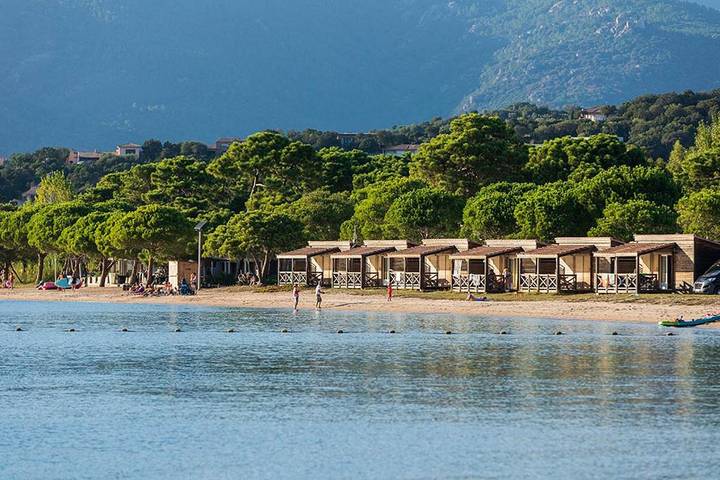 Camping per 4 persone, con giardino e piscina in Corsica