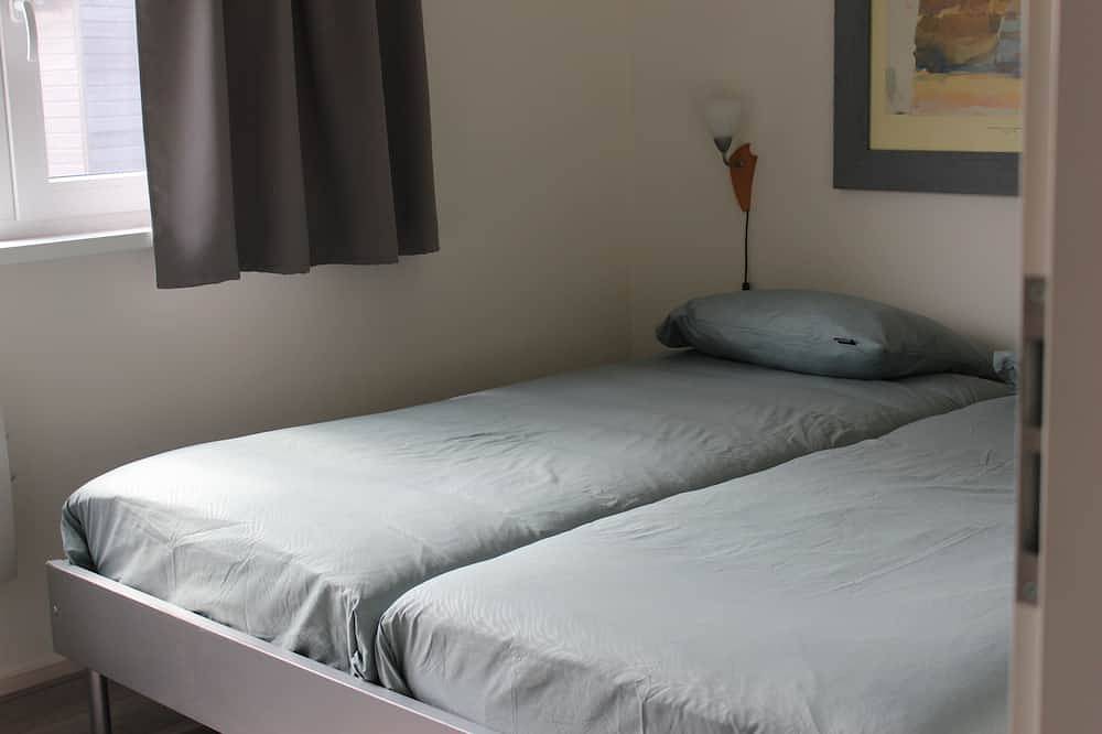 Beautiful vacation home on watery recreation park Yn'e Lijte Grou in Nationalpark De Alde Feanen