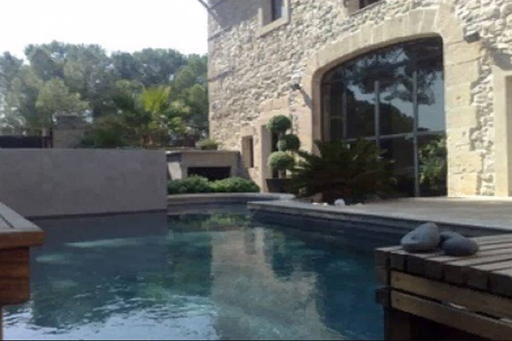 15mm from the beach, picturesque village, former cooperage with swimming pool! in Gallargues-le-Montueux, Nimes en omgeving