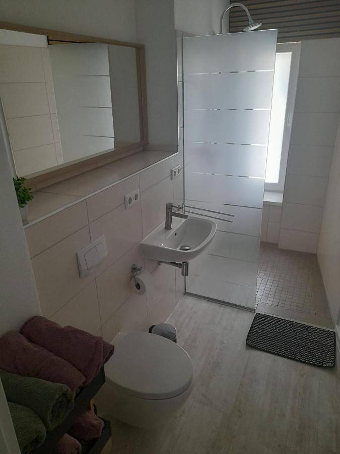 Ferienwohnung für 5 Personen, mit Balkon und Terrasse in Markranstädt - 2