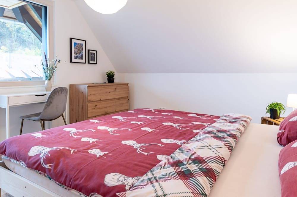 Ganze Wohnung, Ferienwohnung  Hohenlochen 130qm mit Whirlpool und Fassauna, 3 Schlafzimmer für max. 6 Personen in Hausach, Kinzigtal
