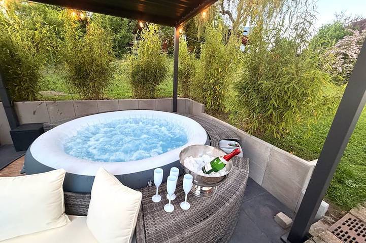 Ferienhaus für 8 Personen, mit Garten und Whirlpool - 1