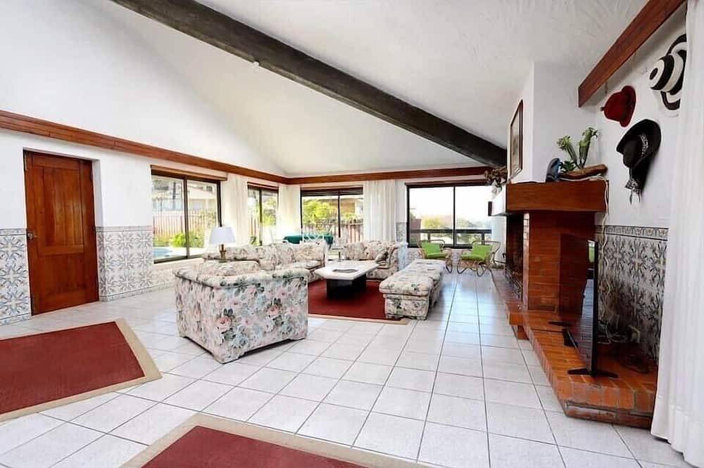 Sítio do Louro Villa - Deluxe Villa w/ gaming room in Salir do Porto, Tornada e Salir do Porto