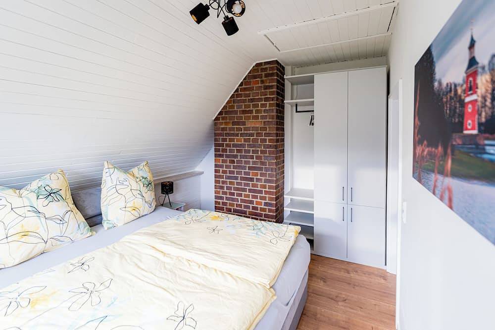 Ganze Wohnung, \"Ferienwohnung Augustus\" in Radebeul, für 4 Gäste, 75m², mit Terrasse und Kamin in Radebeul, Meißen Region
