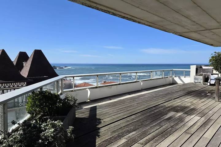 Gîte pour 4 personnes, avec terrasse dans Plage du Miramar
