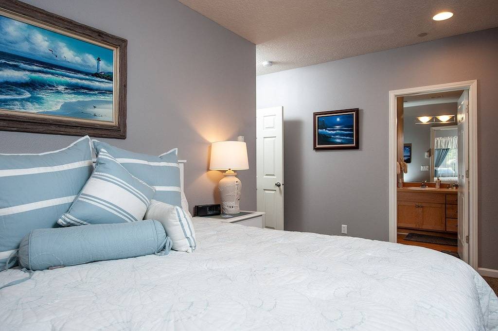 Ganze Wohnung, * Promo!* Schöne Oceanfront Condo, Wifi, Hdtv, Dvd, Whirlpool und Innenpool! in Depoe Bay, Lincoln County (OR)