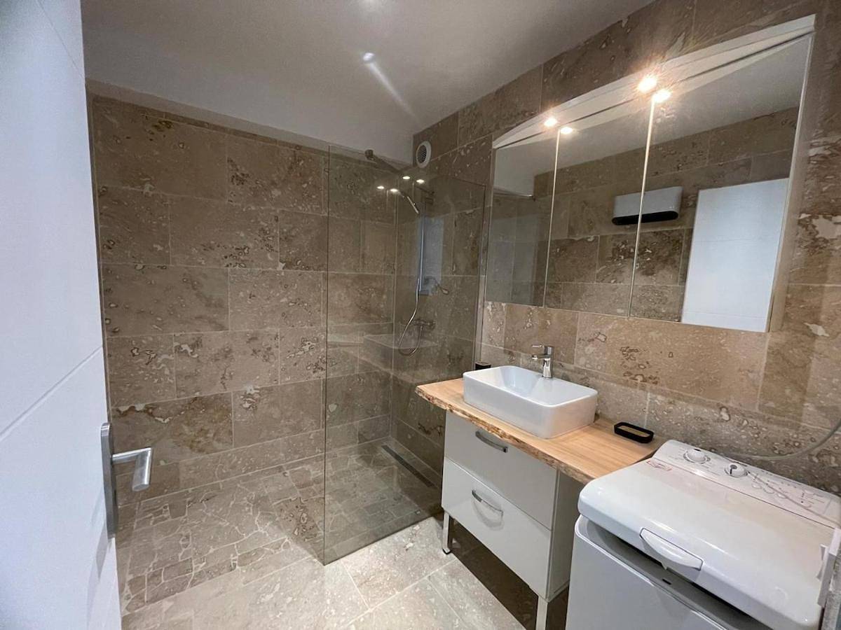 Appartement entier, One-Bedroom Apartment in Aussillon, Région de Castres