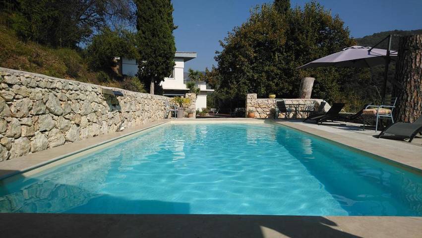 Chambre d’hôte pour 2 personnes, avec Terrasse et Jardin ainsi que Piscine et Vue à Châteauneuf-Villevieille
