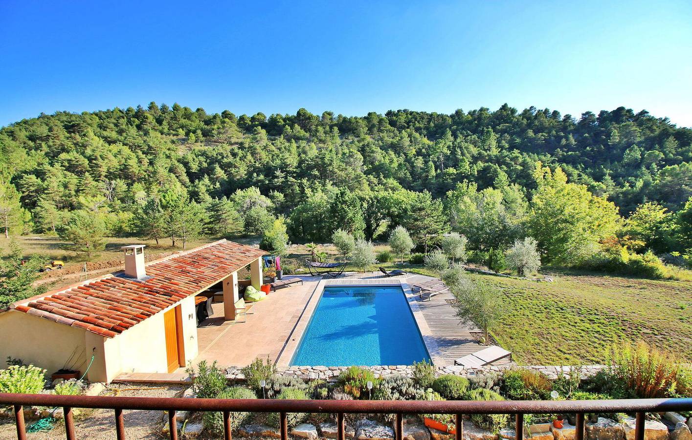 Spacieux appartement de 220 m2 avec piscine, parking et WiFi - Caseneuve 1.5km in Caseneuve, Parc naturel régional du Luberon