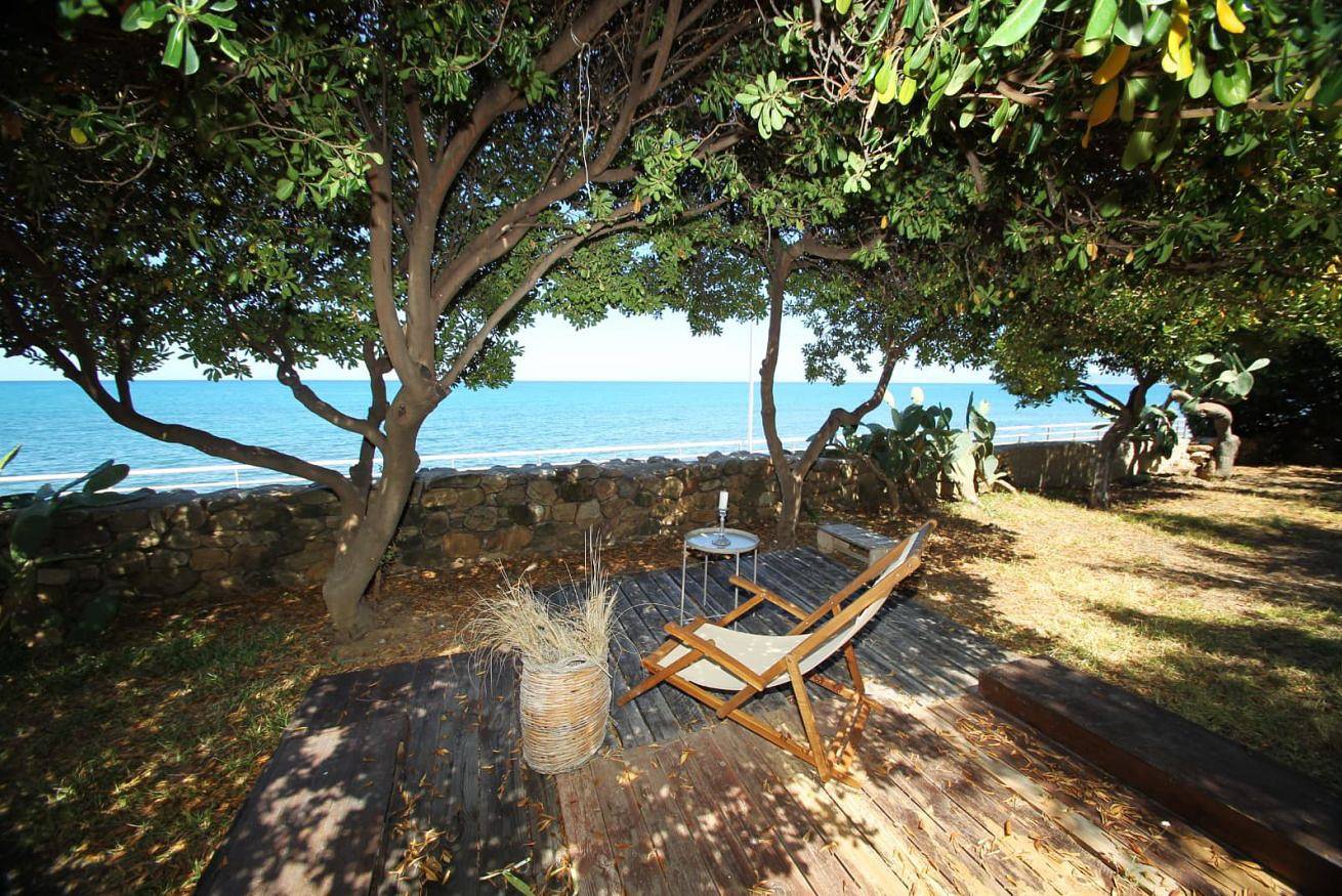 Apartamento inteiro, Relais Villa Giovanna -  sul mare con giardino in Marina di Caronia, Caronia