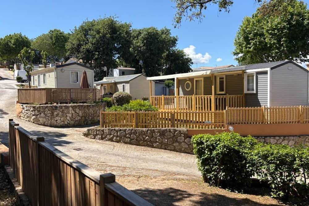 Cozy Mobil Home avec Terrasse pour 2 à La Seyne-sur-Mer in La Seyne-sur-Mer, Côte méditerranéenne (France)