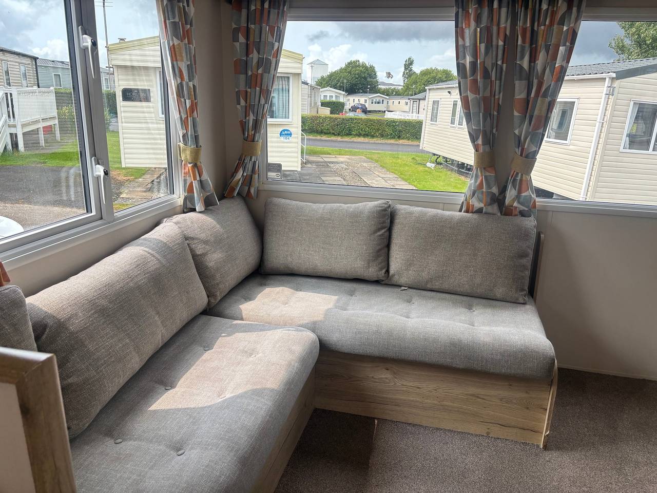 Caravan Sleeps 5 - Decking, Parking, Pet Friendly in Blackpool Pleasure Beach, North West England