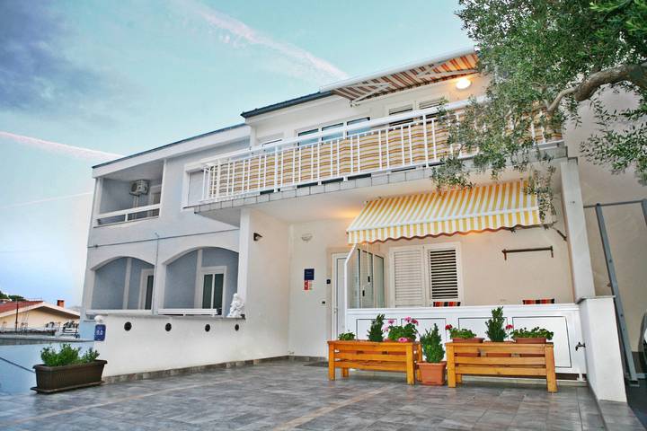 Studio für 2 Personen, mit Balkon/Terrasse und Ausblick in Kroatien